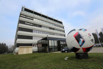 Locaux Adidas - 02.jpg